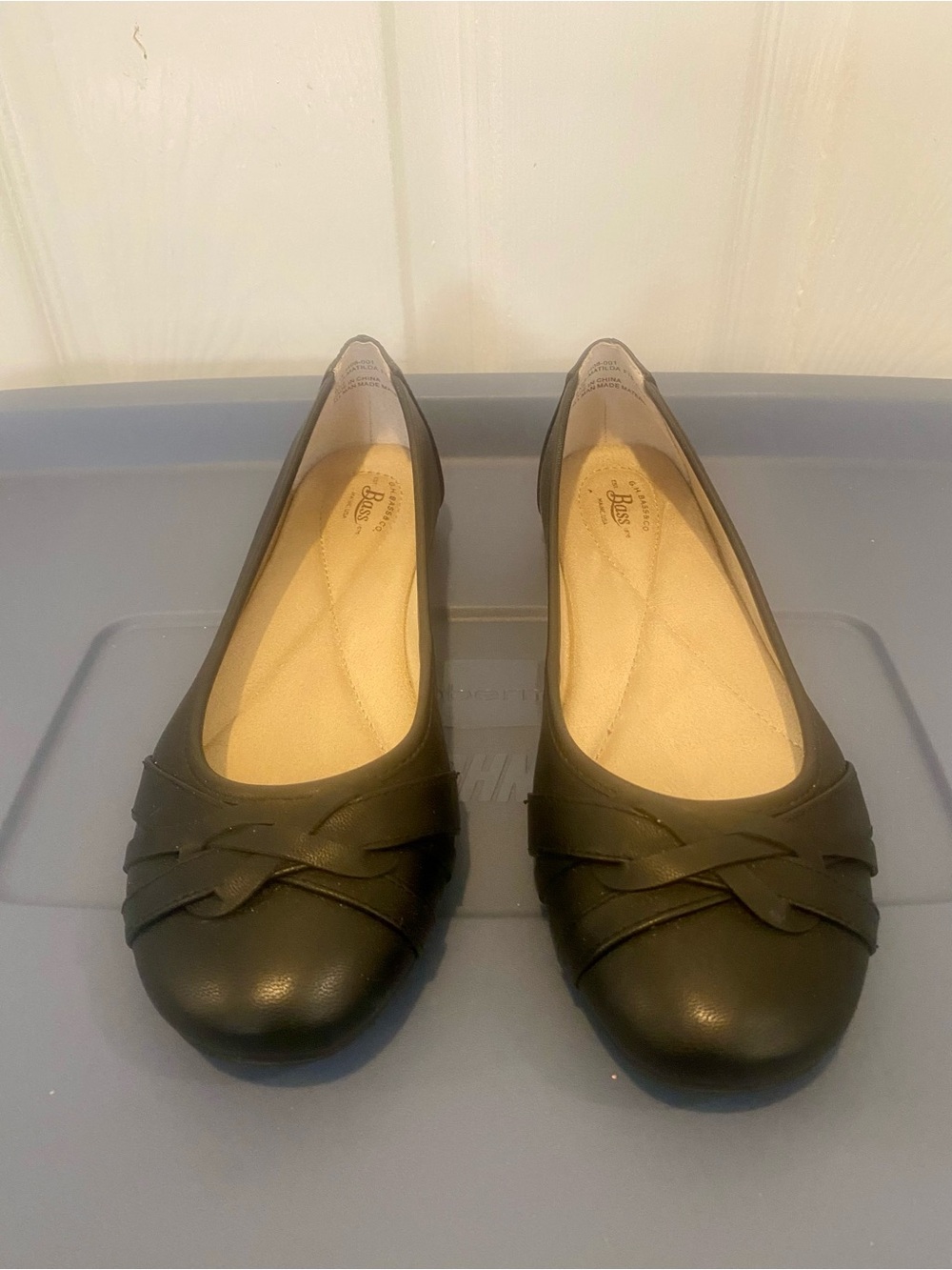 Bass Black Women's Leather Ballet Flats with Twisted Strap